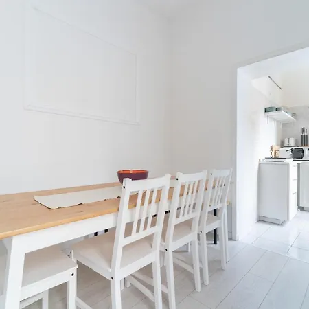 Lejlighed Spacious - 4 Bedrooms And 3 Bathrooms *